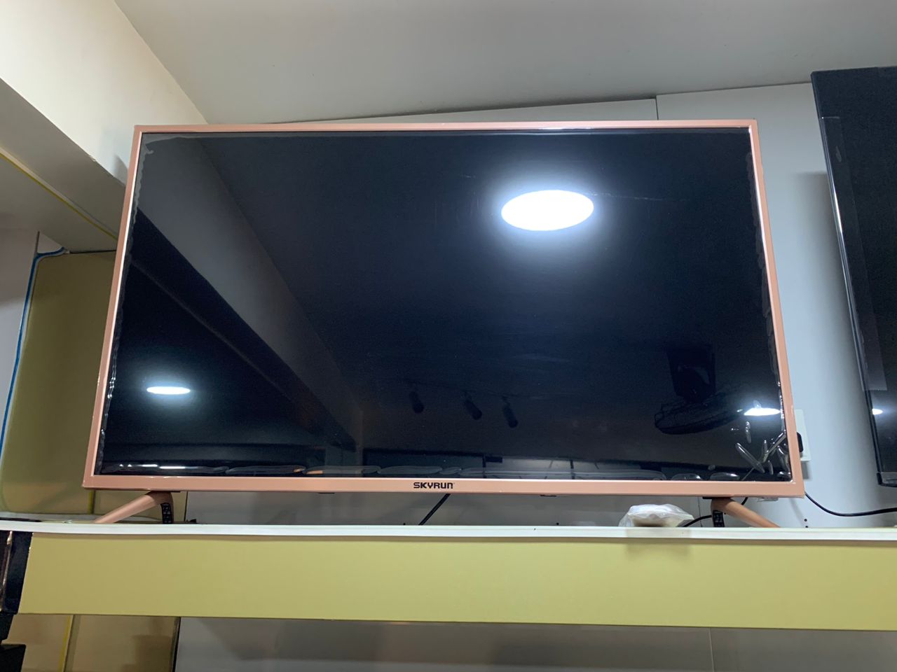 Skyrun 43-Inch 43'' LED HD TV,2 HDMI, 2 USB DIVX,1 AV ,VGA-RGB (LED-43/CX28)